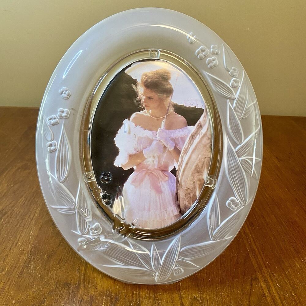 Mikasa Crystal "Romantique" Frosted 11.5” Picture Frame